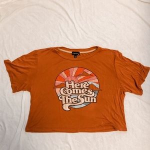 “here comes the sun” cropped t-shirt